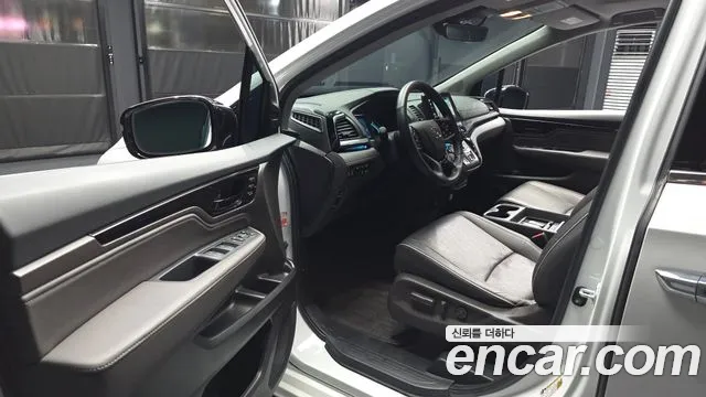 Honda Odyssey — Фото автомобиля 9