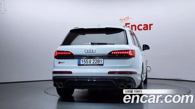 Audi SQ7 — Фото автомобиля 4