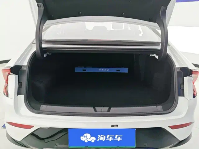 Wuling Starlight — Фото автомобиля 4