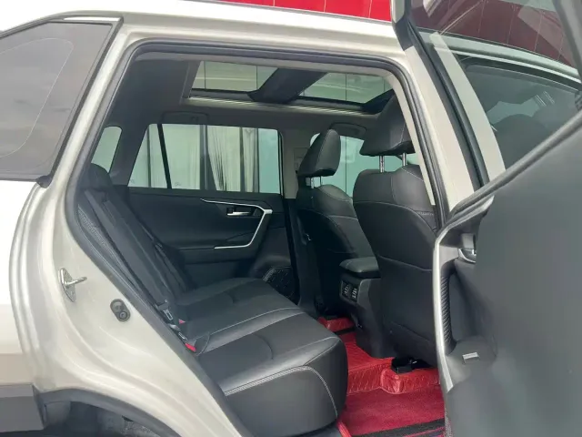 Toyota RAV4 — Фото автомобиля 9