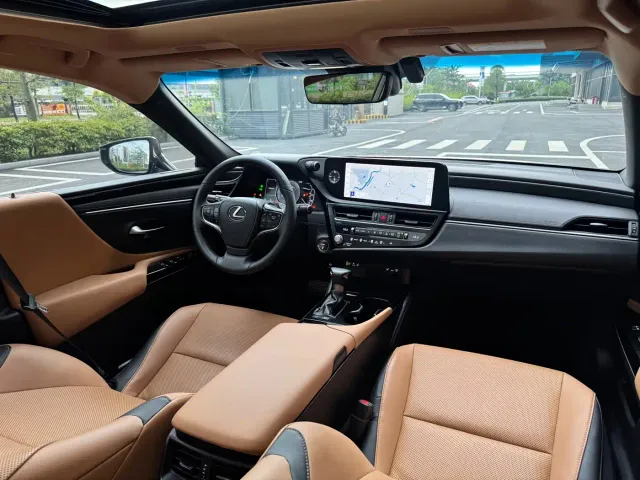Lexus ES — Фото автомобиля 6