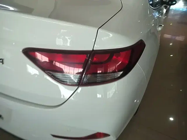 Hyundai Elantra — Фото автомобиля 7