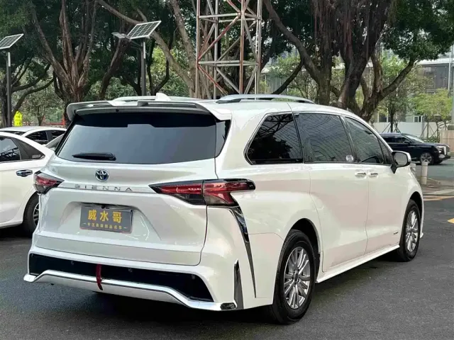 Toyota Sienna — Фото автомобиля 6