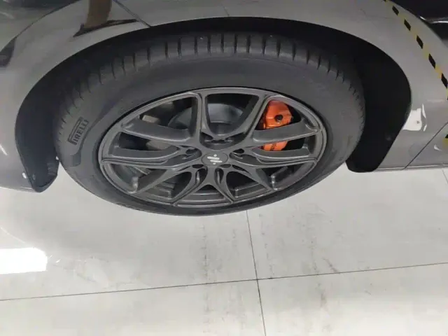 IM Motors LS6 — Фото автомобиля 22