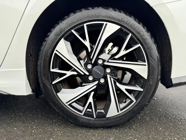 Lynk & Co 03 — Фото автомобиля 16
