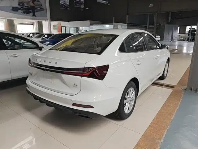 Roewe i5 — Фото автомобиля 6