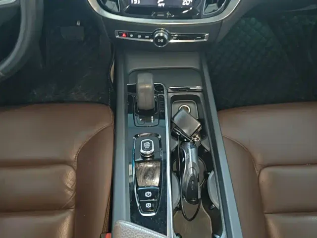 Volvo S60 — Фото автомобиля 13