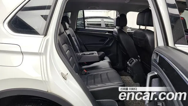 Volkswagen Tiguan Tiguan 2 поколение 2.0 TDI 4Motion Premium — Фото автомобиля 12