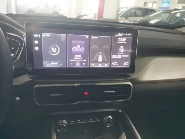 Geely Binyue — Фото автомобиля 12