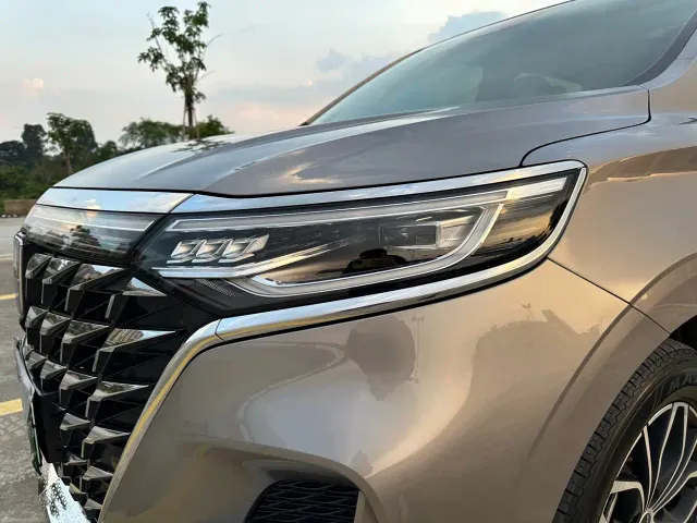 Roewe iMAX8 — Фото автомобиля 9