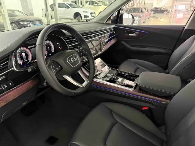 Audi Q7 — Фото автомобиля 6