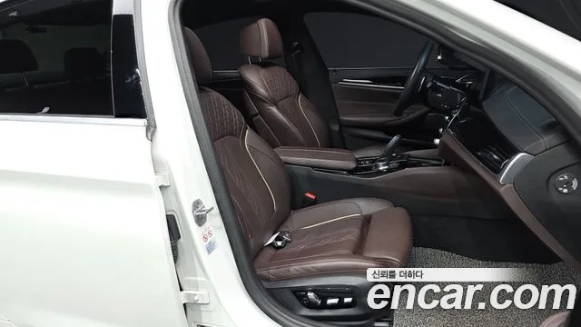 BMW 5-Series 5 серия (G30) 530i xDrive M Sport — Фото автомобиля 11