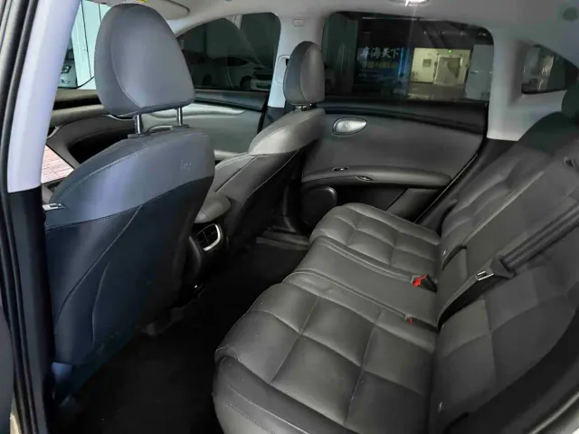 IM Motors LS6 — Фото автомобиля 4