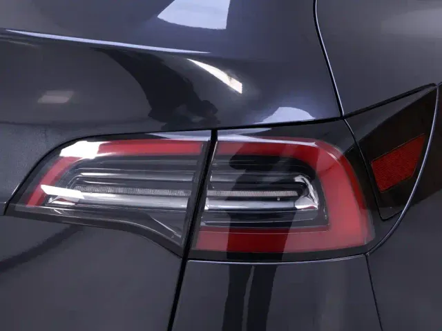 Tesla Model Y — Фото автомобиля 9