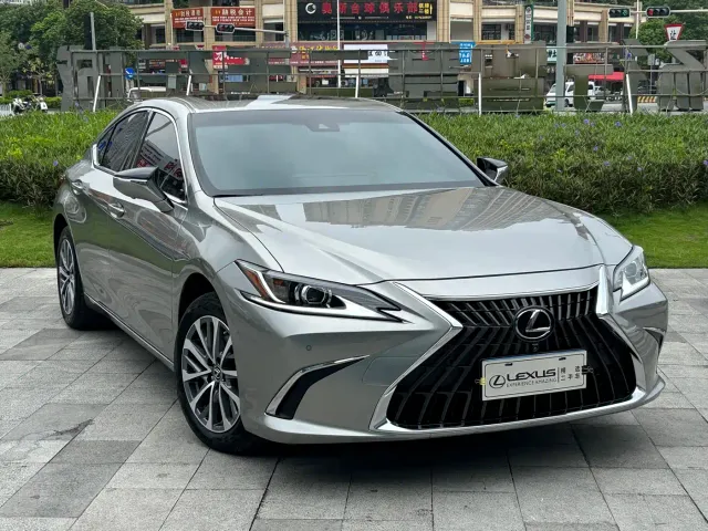 Lexus ES — Фото автомобиля 3