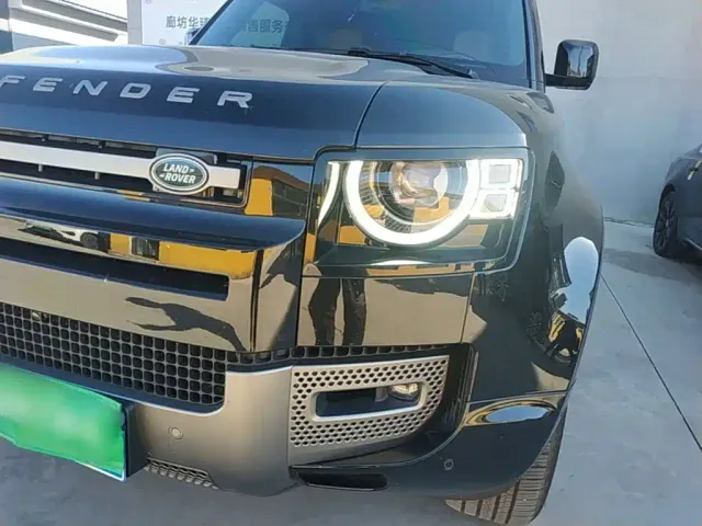 Land Rover Defender — Фото автомобиля 23