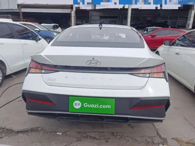 Hyundai Elantra — Фото автомобиля 5