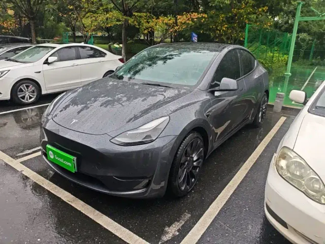 Фотография автомобиля — Tesla Model Y