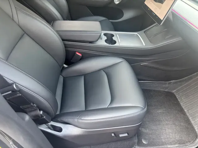 Tesla Model Y — Фото автомобиля 6