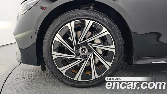Mercedes-Benz E-Class E-класс W214 E300 4MATIC Exclusive — Фото автомобиля 5
