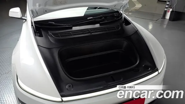 Tesla Model Y — Фото автомобиля 9