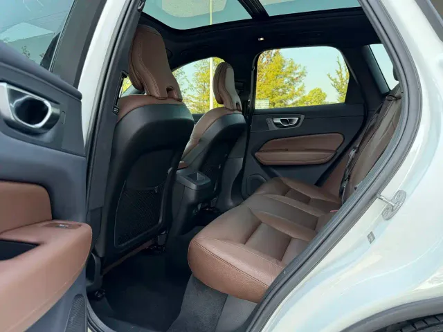 Volvo XC60 — Фото автомобиля 12