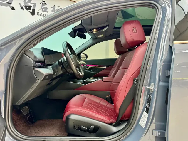 BMW 5 Series — Фото автомобиля 5