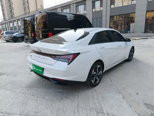 Hyundai Elantra — Фото автомобиля 6