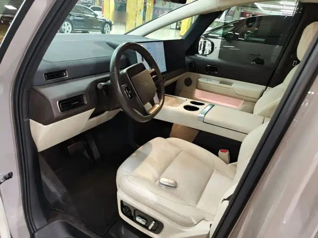 Li Auto MEGA — Фото автомобиля 15