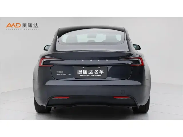 Tesla Model 3 — Фото автомобиля 4