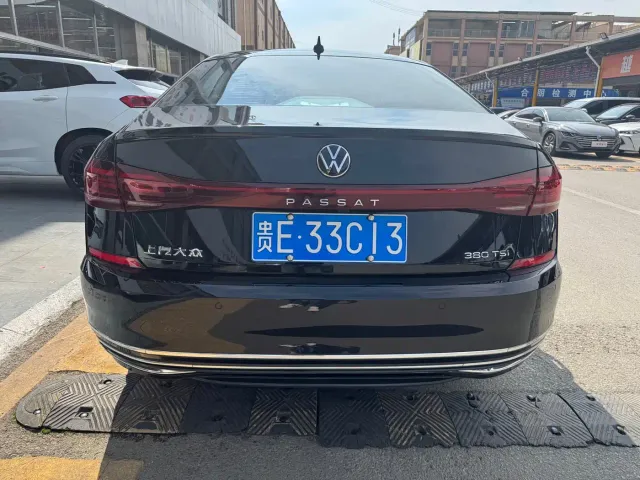 Volkswagen Passat — Фото автомобиля 4