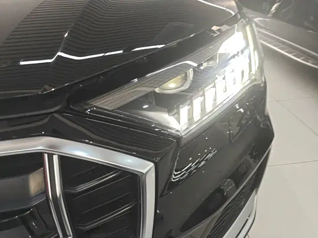 Audi Q7 — Фото автомобиля 23
