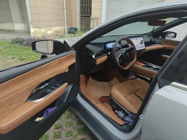 Mazda EZ-6 — Фото автомобиля 17