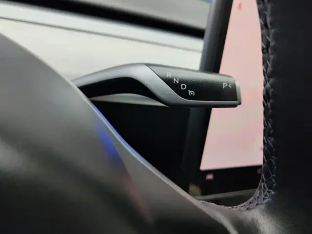 Tesla Model Y — Фото автомобиля 16