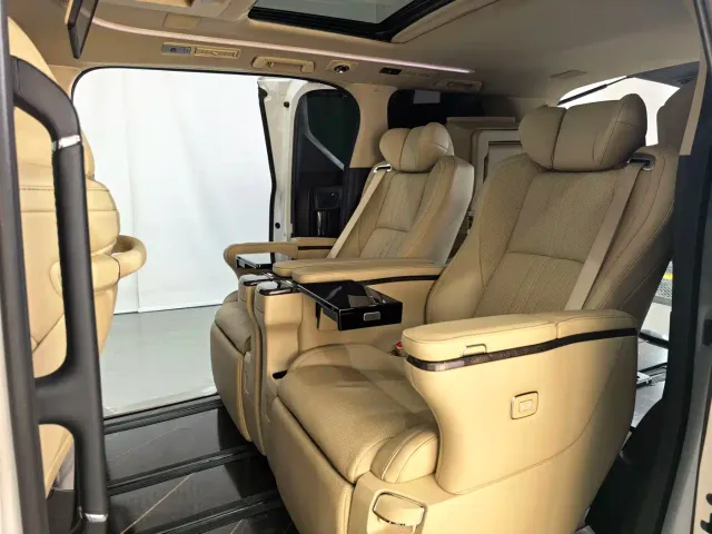 Toyota Alphard — Фото автомобиля 5