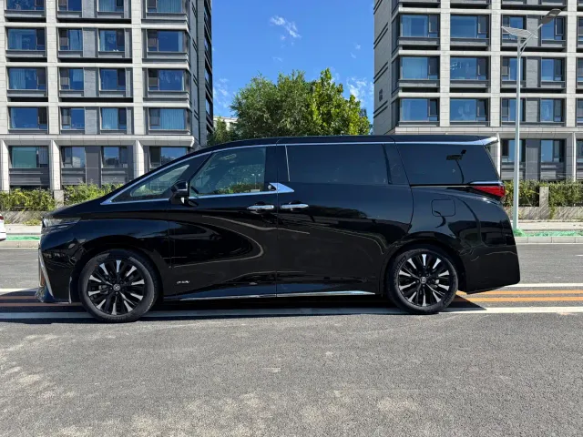Toyota Alphard — Фото автомобиля 5