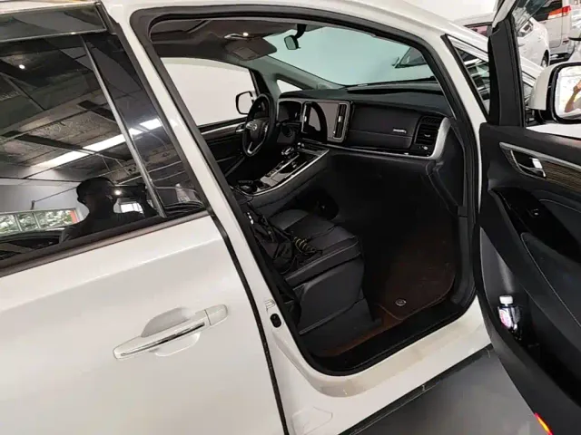 GAC Trumpchi M8 — Фото автомобиля 10