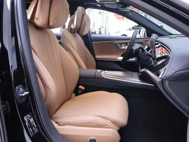 Mercedes-Benz E-Class — Фото автомобиля 21