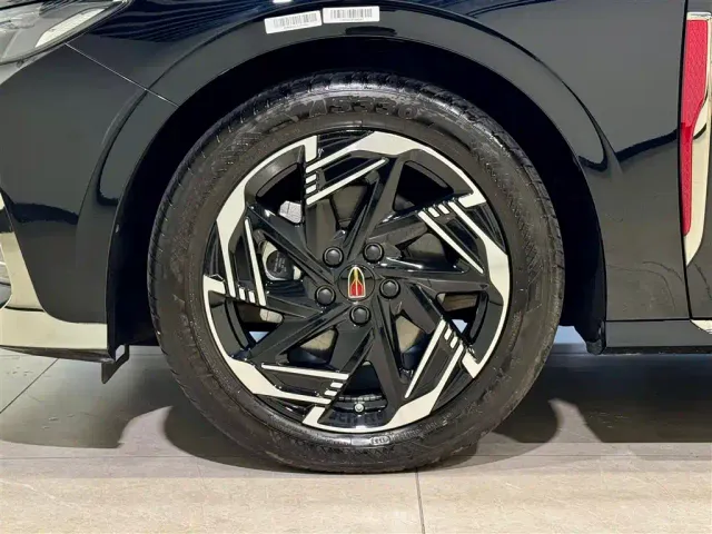 Hongqi H6 — Фото автомобиля 8