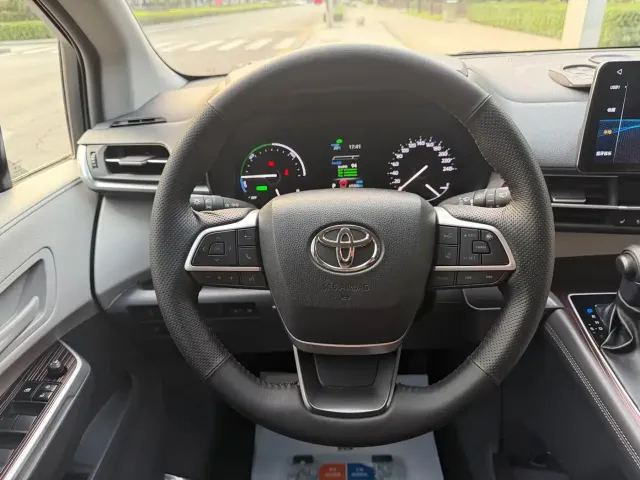 Toyota Granvia — Фото автомобиля 12