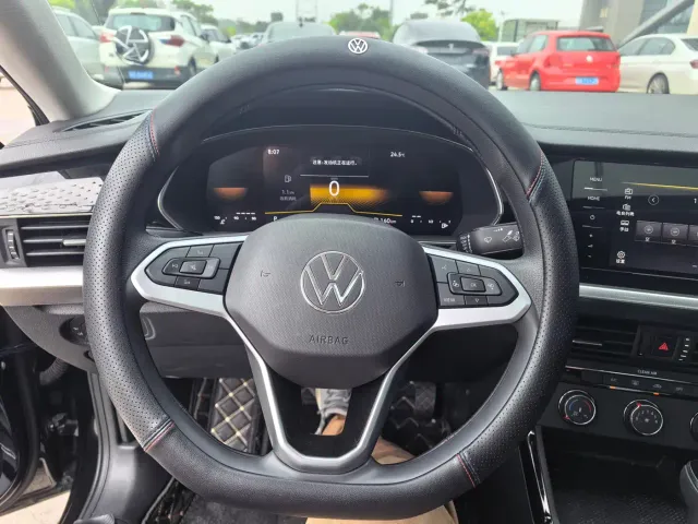 Volkswagen Passat — Фото автомобиля 17