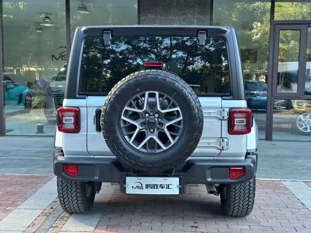 Jeep Wrangler — Фото автомобиля 7