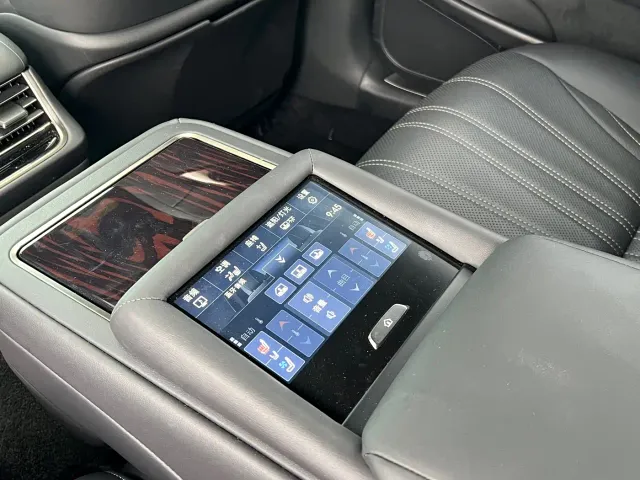 Lexus LS — Фото автомобиля 13