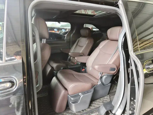 Toyota Sienna — Фото автомобиля 16