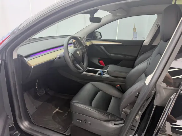 Tesla Model Y — Фото автомобиля 8