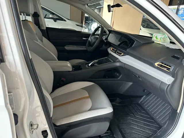 Dongfeng Fengshen E70 — Фото автомобиля 11