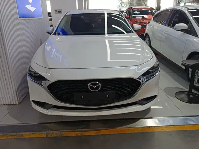 Mazda Axela — Фото автомобиля 2