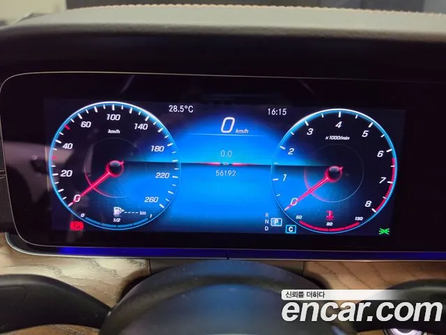 Mercedes-Benz E-Class — Фото автомобиля 8