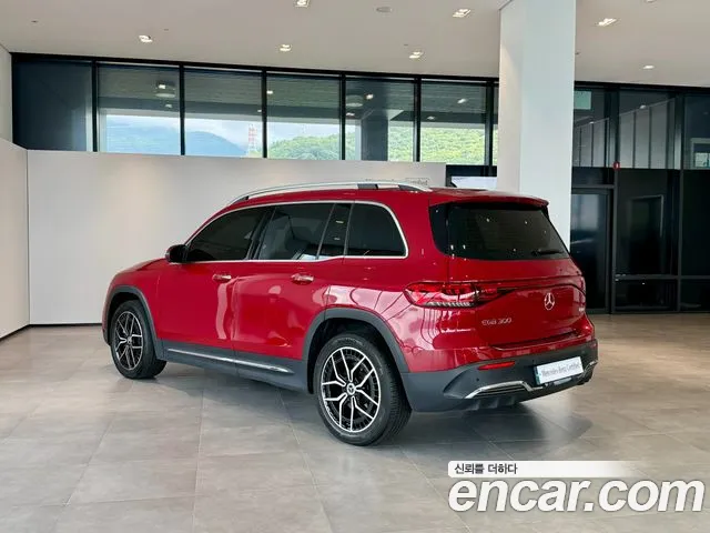Mercedes-Benz EQB — Фото автомобиля 3