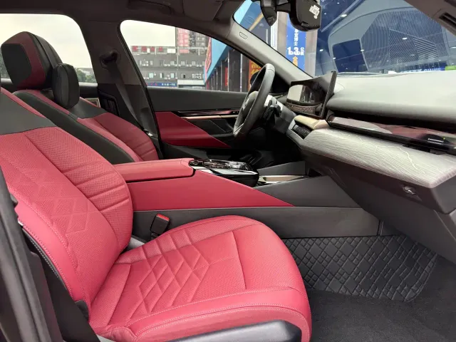 BMW 5 Series — Фото автомобиля 12